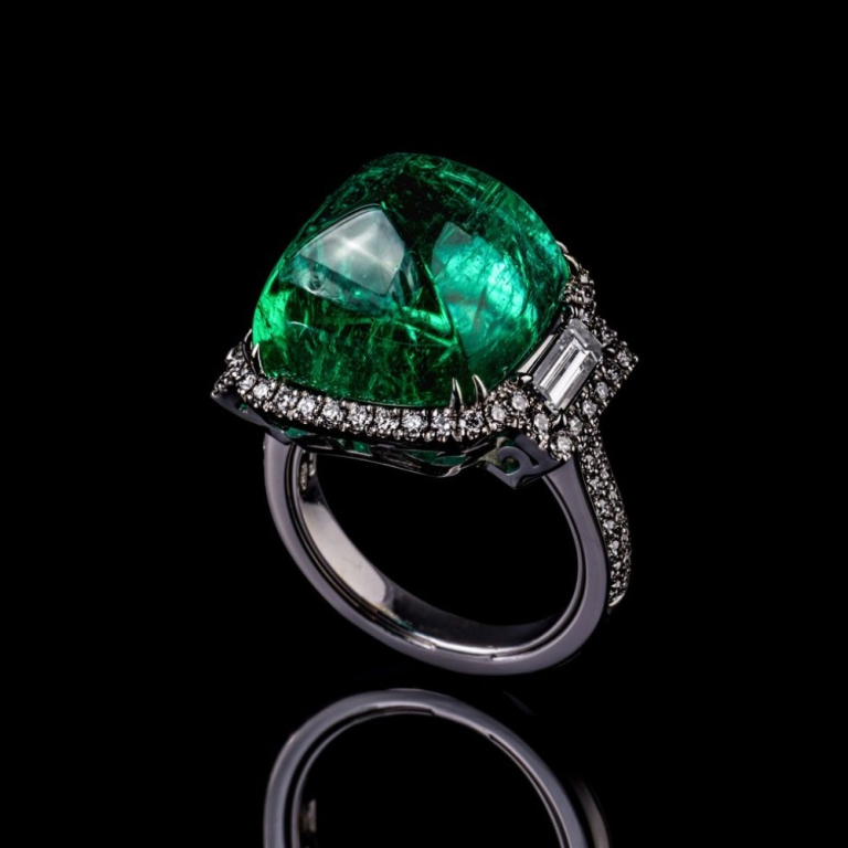 Minerva anello con smeraldo Zambia 17 carati taglio sugar loaf e diamanti